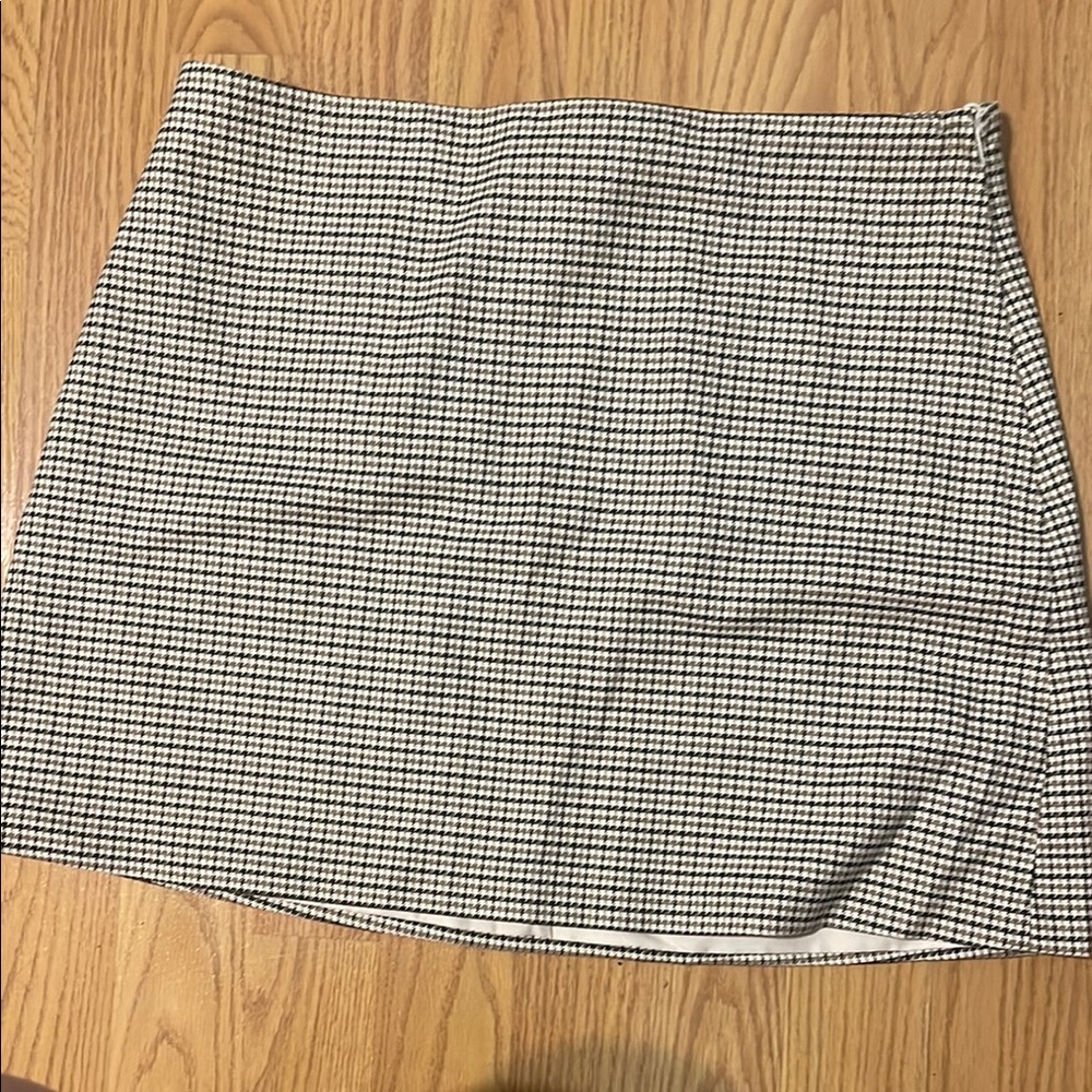 Classic Black and White Houndstooth Skirt